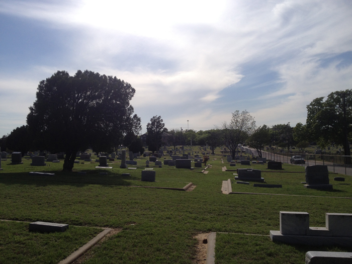 UNT 근처 cemetery